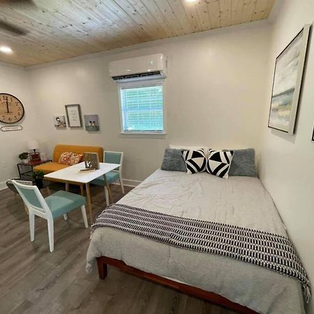 Beautifully Renovated Studio 2 Miles From Marina! Winchester Exterior photo